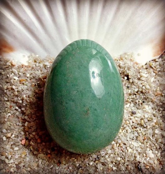 yoni egg: Green Aventurine Yoni Egg